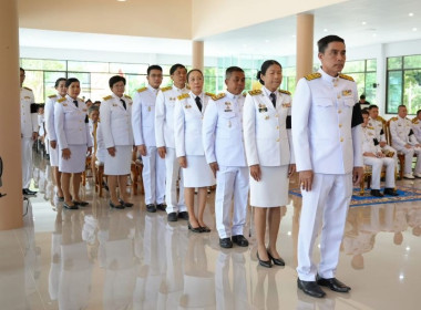 ร่วมพิธี ถวายน้ำสรงพระบรมศพเบื้องหน้าพระฉายาลักษณ์ ... พารามิเตอร์รูปภาพ 2